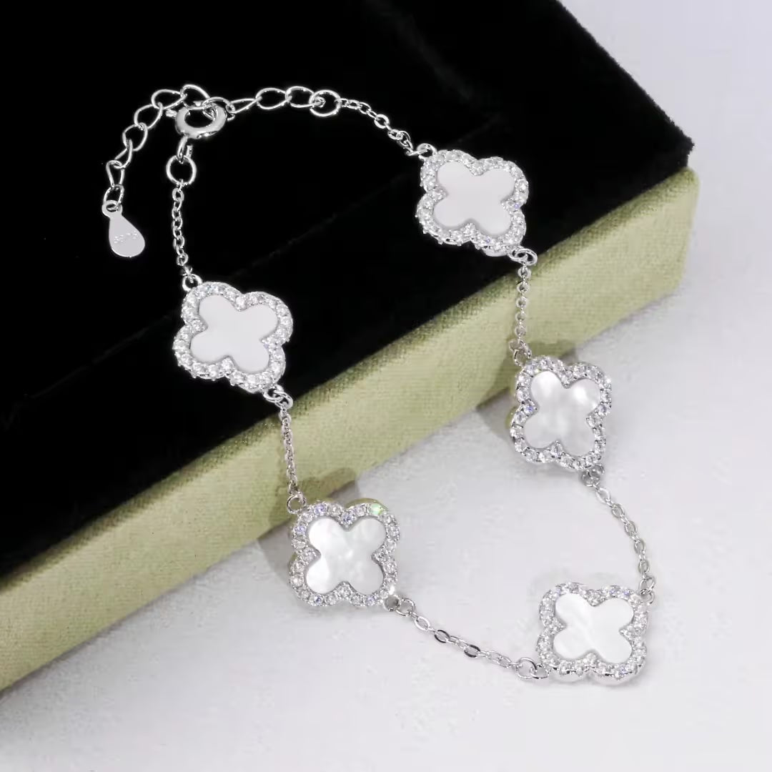 Bracelet avec trèfle en nacre blanche